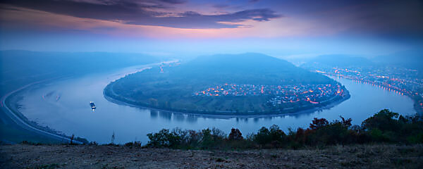 Panorama, Rheinschleife Bopparder Hamm, Morgendämmerung, UNESCO-Welterbe Oberes Mittelrheintal, Boppard, Rheinland-Pfalz, Deutschland Panorama, Rheinschleife Bopparder Hamm, Morgendämmerung, UNESCO-Welterbe Oberes Mittelrheintal, Boppard, Rheinland-Pfalz, Deutschland